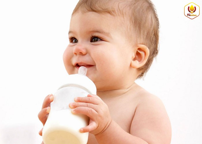 Đổi dòng sữa phù hợp với độ tuổi của bé